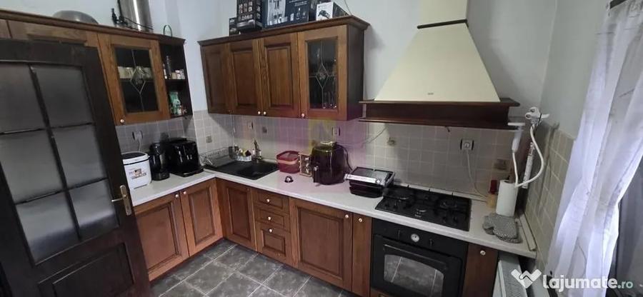 Casă cu 5 camere cu Teren 500 Mp în Central