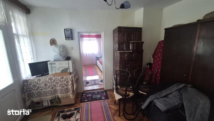 Casă cu 4 camere cu Teren 679 Mp în Central