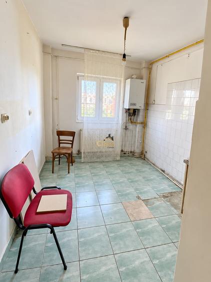 Apartament cu 3 camere decomandat, mobilat în Mărăști