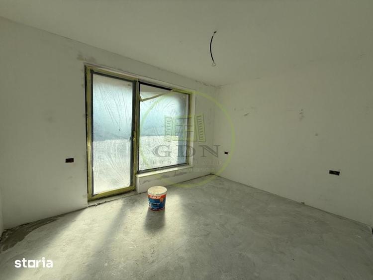 Casă cu 4 camere cu Teren 373 Mp în Romanești