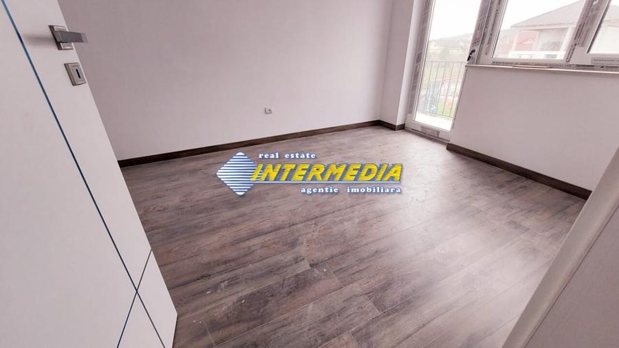 Casă individuală cu 4 camere cu Canalizare în Cetate