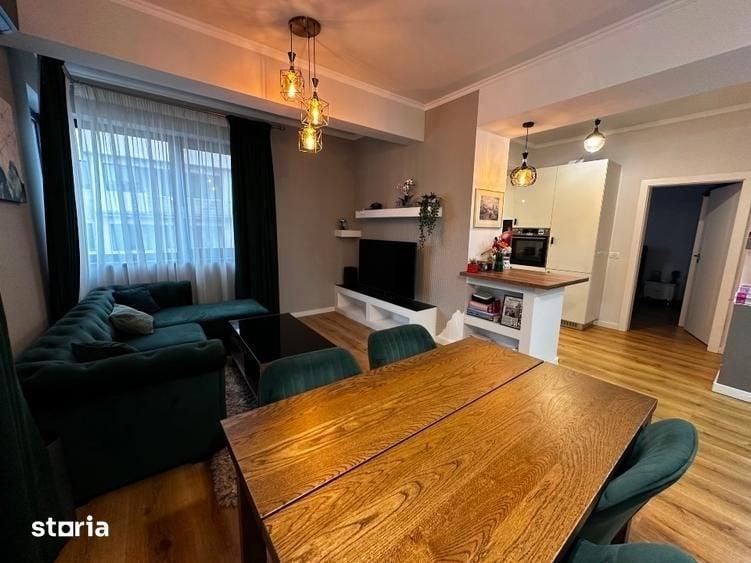 Apartament cu 3 camere semidecomandat în Grivița
