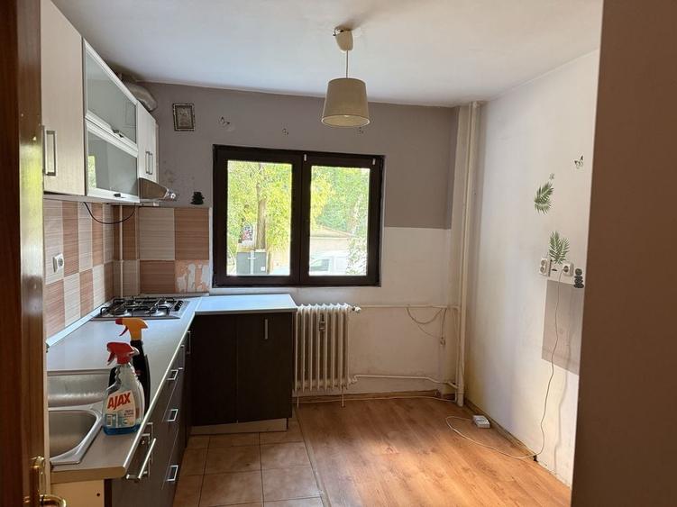 Apartament cu 2 camere decomandat în Titan