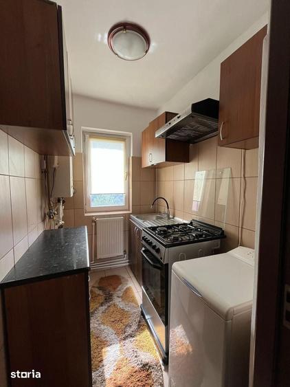 Apartament cu 3 camere semidecomandat în Central