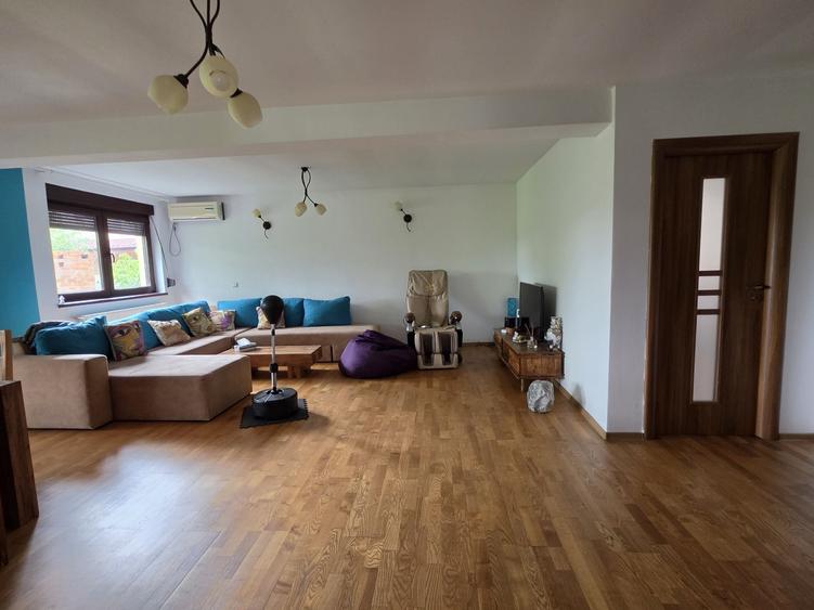 Casă cu 4 camere cu Teren 400 Mp în Olteni