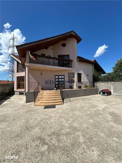 Casă cu 5 camere cu Teren 860 Mp în Central
