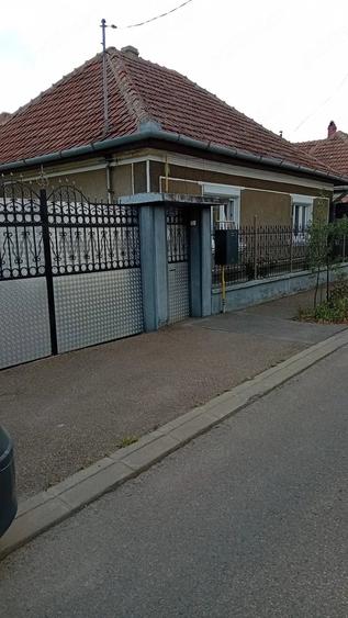 Casă cu 3 camere cu Teren 250 Mp în Tokai