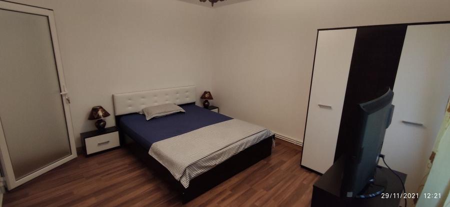 Apartament cu 3 camere decomandat în Sârbi