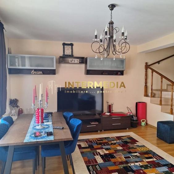 Duplex cu 4 camere cu Canalizare în Est