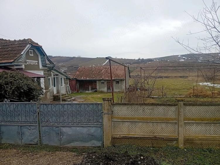 Casă cu 3 camere cu Teren 3700 Mp în Ceanu Mare