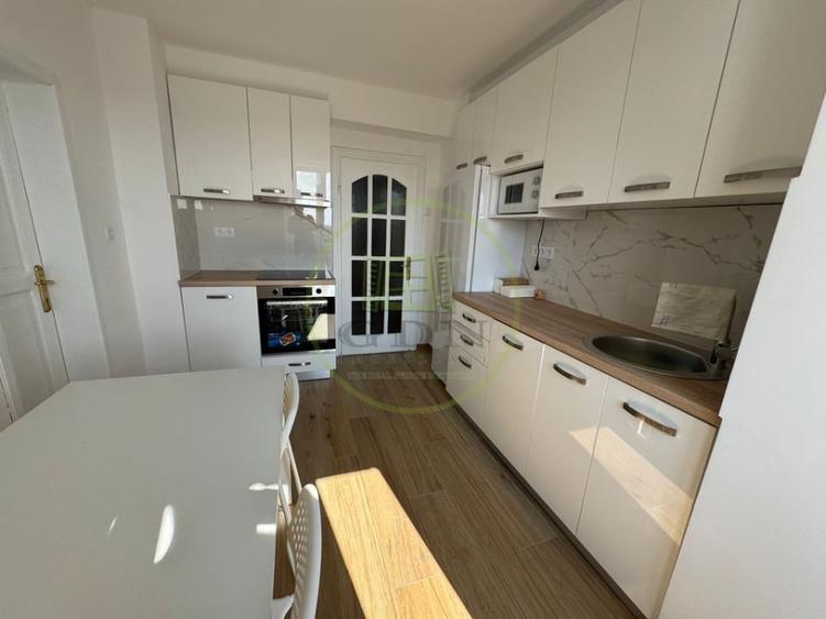 Apartament cu 4 camere decomandat, mobilat în Central