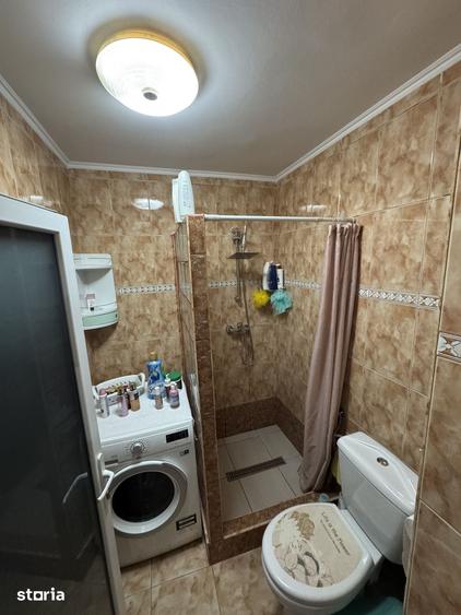 Apartament cu 4 camere decomandat în Micro 16