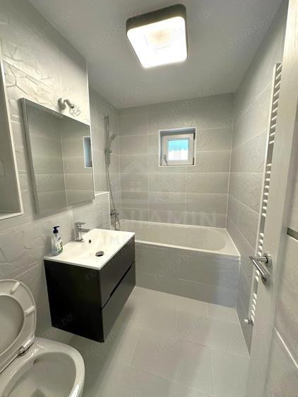 Apartament cu 4 camere decomandat în Central