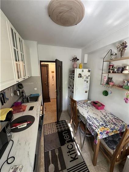 Apartament cu 2 camere semidecomandat în Costin Georgian