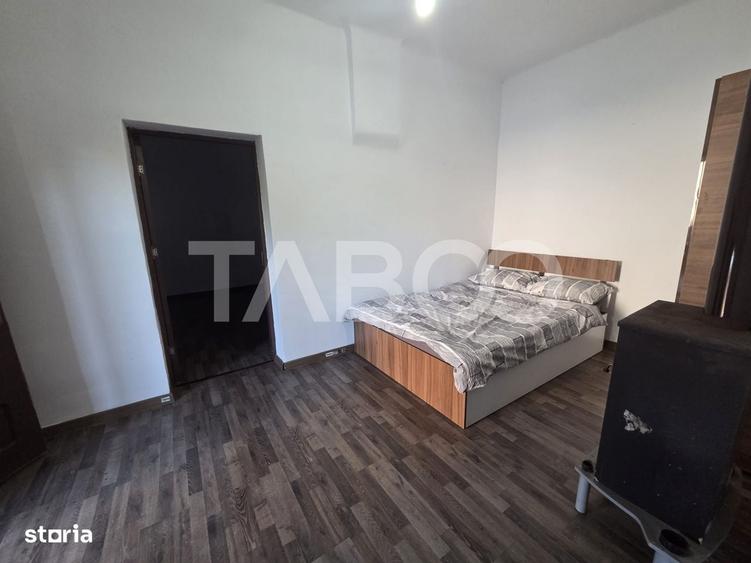 Casă cu 3 camere în Sâmbăta de Jos