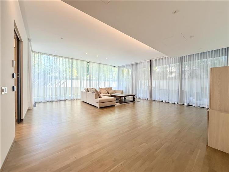 Apartament cu 4 camere decomandat, mobilat în Primăverii