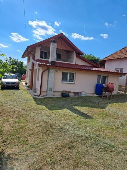 Casă cu 4 camere în Valea Popii