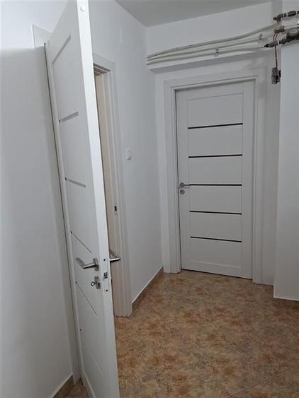 Apartament cu 3 camere semidecomandat, mobilat în Spitalul Județean