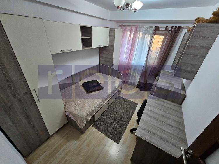 Apartament cu 3 camere semidecomandat, mobilat în Tineretului