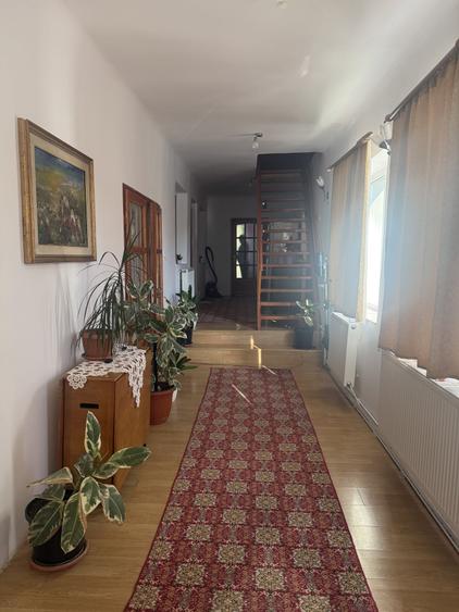 Casă individuală cu 5 camere cu Canalizare în Jucu de Sus