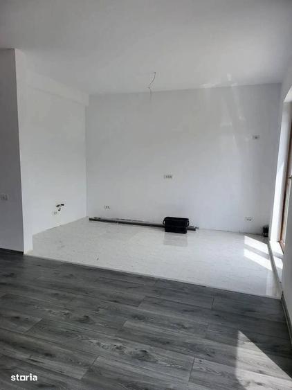 Casă cu 4 camere în Ostratu
