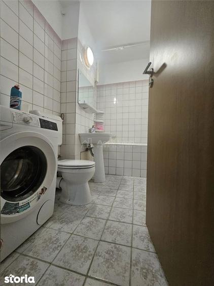 Apartament cu 3 camere decomandat în Tei