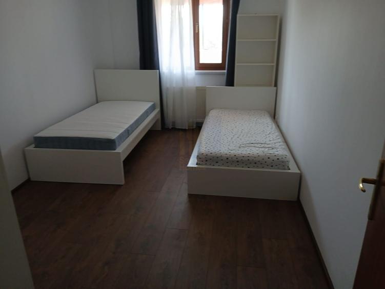 Apartament cu 3 camere decomandat, mobilat în Aviatorilor