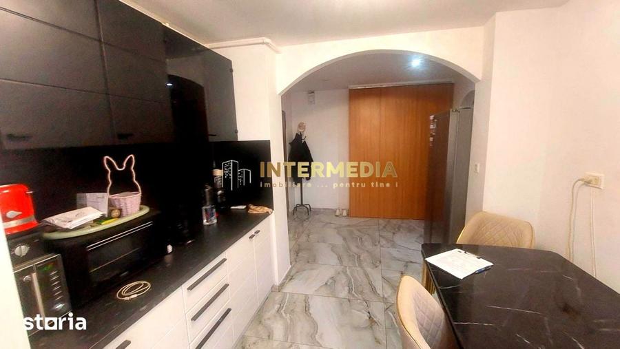 Apartament cu 2 camere decomandat în Ampoi 3