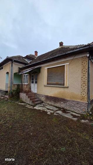 Casă cu 3 camere cu Teren 2500 Mp în Vetiș