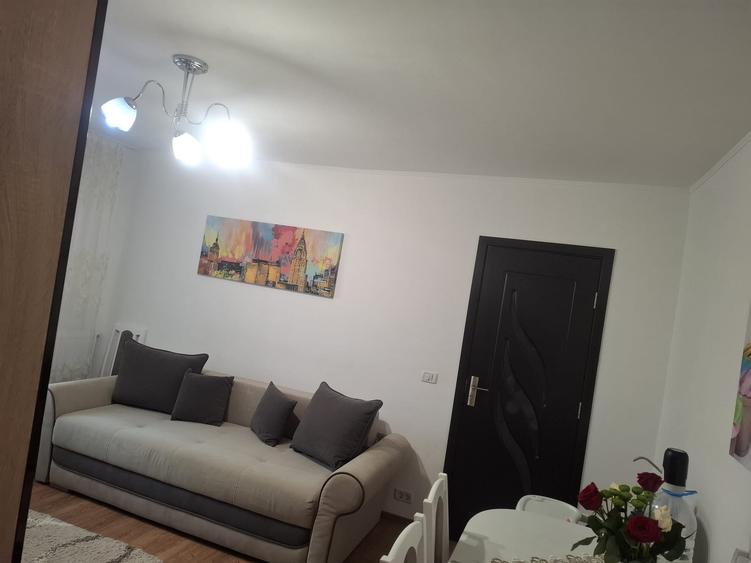 Apartament cu 3 camere semidecomandat, mobilat în Metalurgie