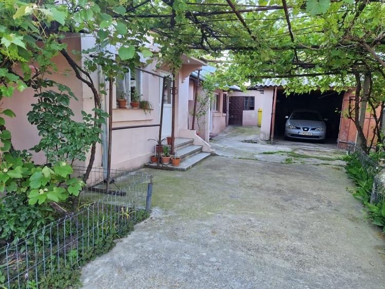 Casă individuală cu 3 camere cu Canalizare în Lunca