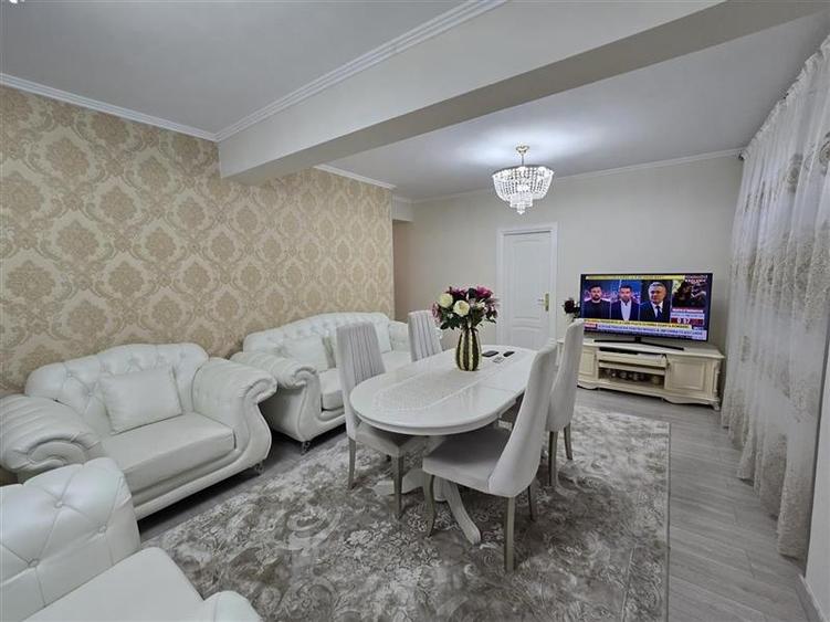 Apartament cu 3 camere semidecomandat, mobilat în Bucureștii Noi