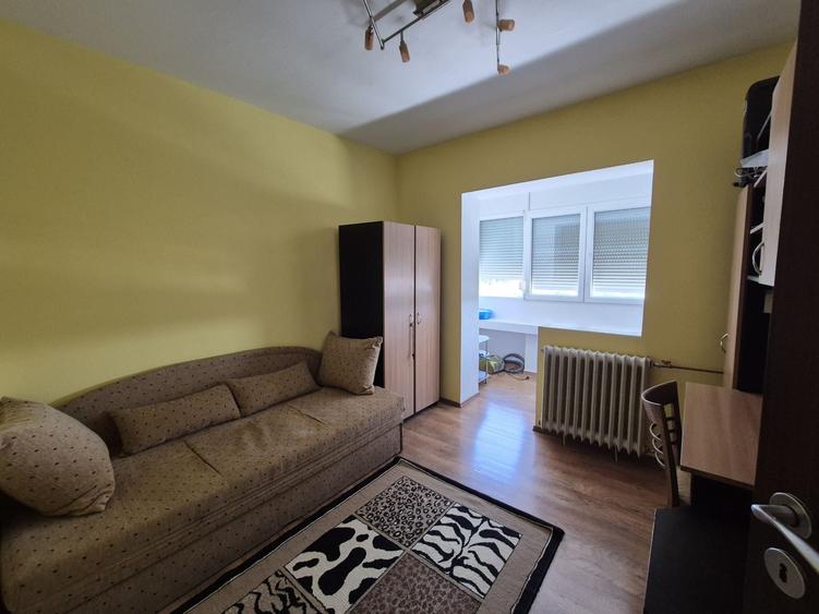 Apartament cu 3 camere semidecomandat în Șagului