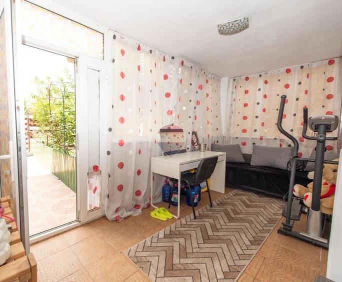 Casă individuală cu 7 camere cu Teren 383 Mp în Berceni