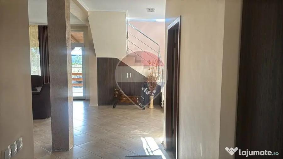 Casă cu 5 camere cu Teren 535 Mp în Sântandrei