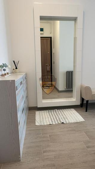 Apartament cu 3 camere semidecomandat, mobilat în Nord