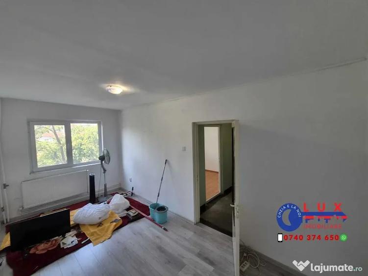 Apartament cu 3 camere decomandat în Piața Nouă