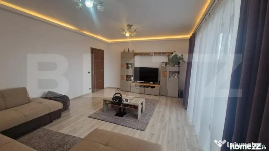 Apartament cu 3 camere decomandat în 13 Decembrie