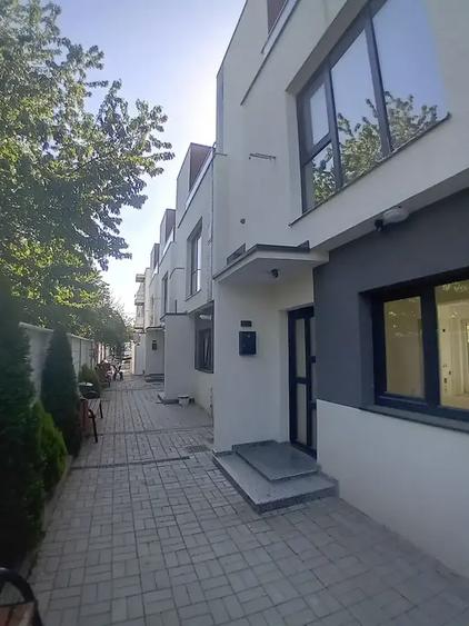 Duplex cu 4 camere cu Canalizare în Chitila
