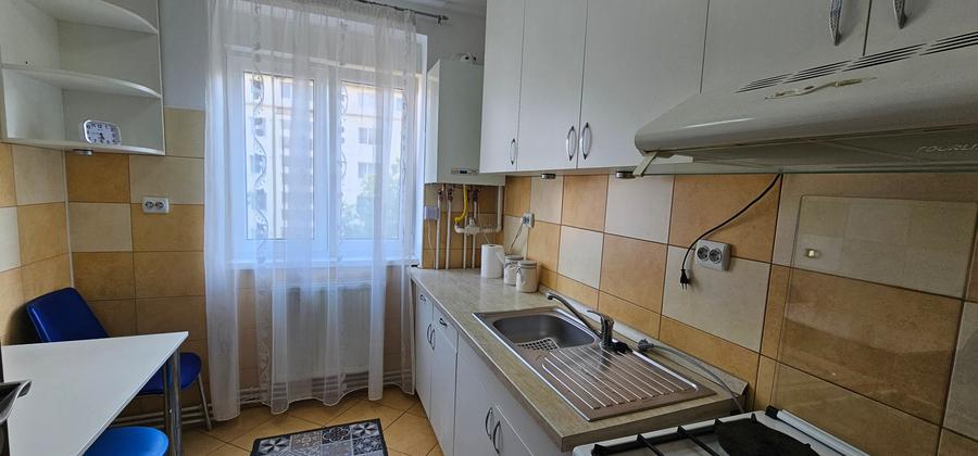 Inchiriez apartament de 2 camere,decomandate situat in zona Cedonia,la etajul 3 - 1