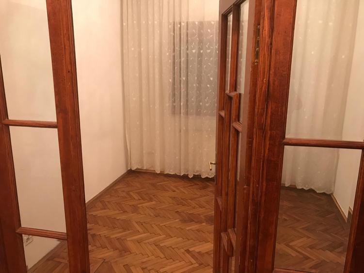 Apartament cu 4 camere circular în P-ța Unirii