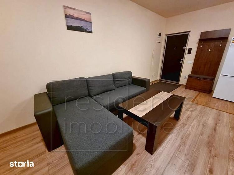 Apartament cu 3 camere semidecomandat în Între Lacuri
