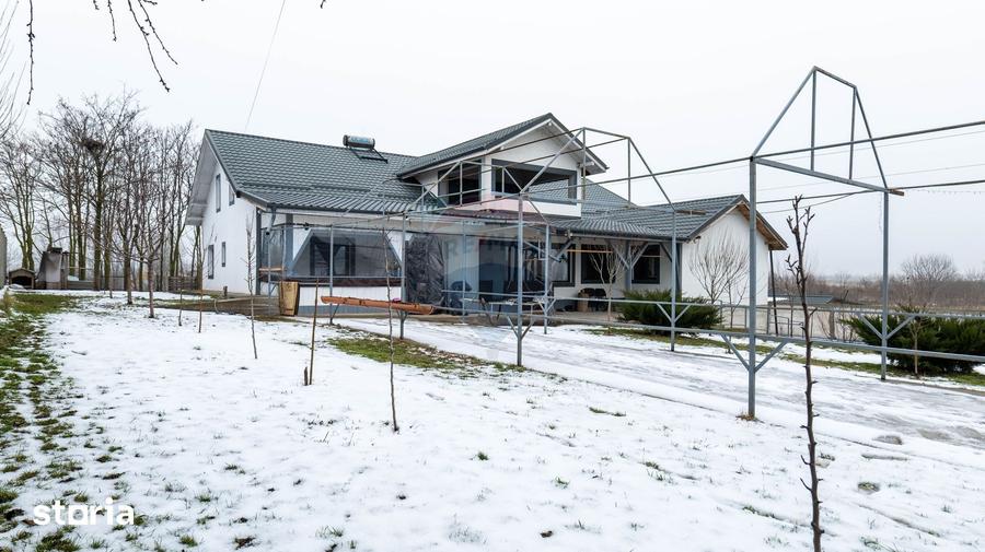 Casă cu Teren 2000 Mp în Joița