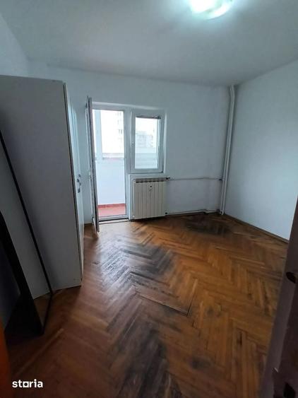 Apartament cu 3 camere decomandat în Tei