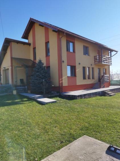 Casă cu 4 camere cu Teren 950 Mp în Central