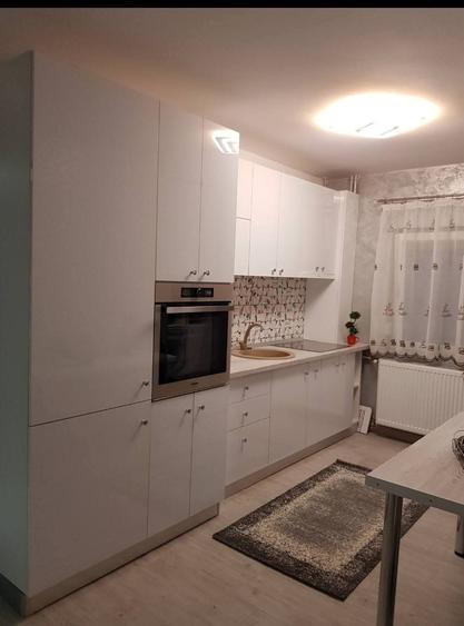 Apartament cu 3 camere semidecomandat în Sânleani