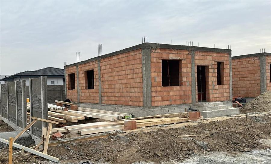Duplex cu 3 camere cu Teren 285 Mp în Urseni