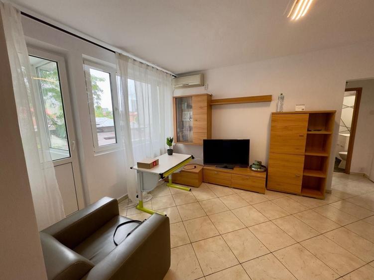 Apartament cu 2 camere semidecomandat, mobilat în 1 Mai
