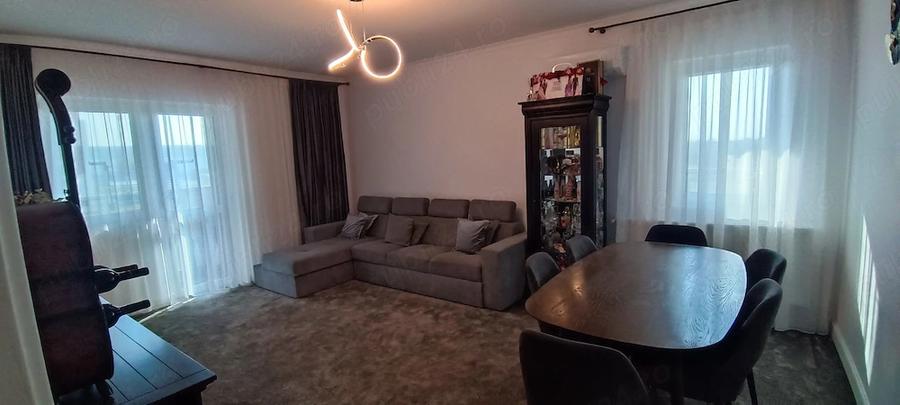 Apartament cu 3 camere decomandat în Berceni