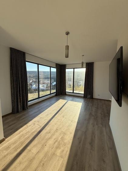 Casă cu 4 camere cu Teren 350 Mp în Iris
